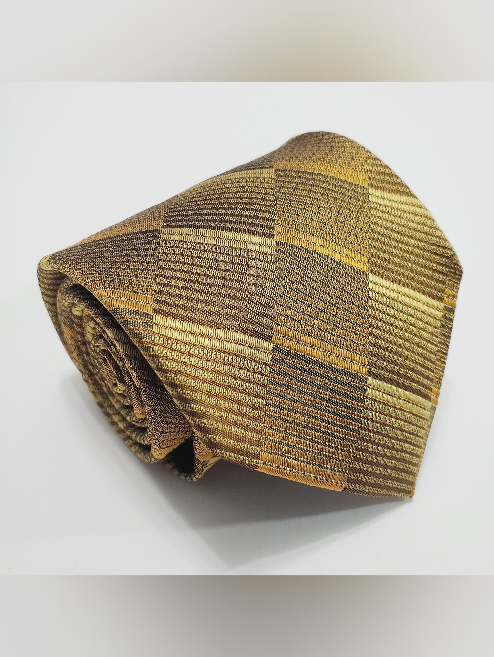 Bugatti Men's Silk Neck Tie Gold Geometric Stripe Pattern Jacquard Fabric